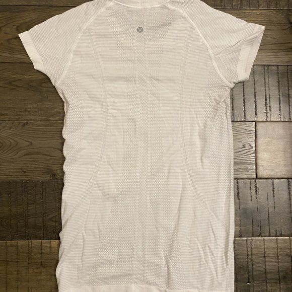 Lululemon Tee shirt - Picture 2 of 2